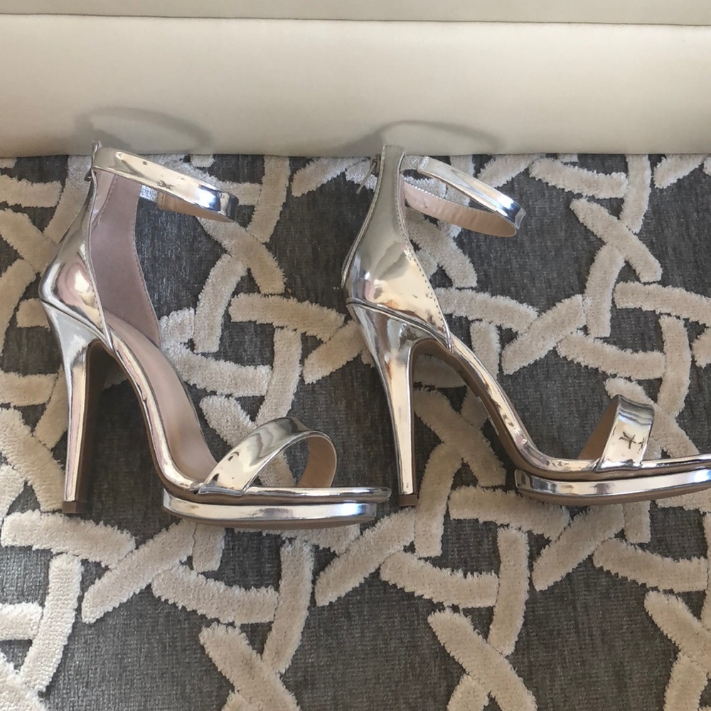 SIZE 7 & 9 MATALIC SILVER STILETTO HEELS - Picture 5 of 7